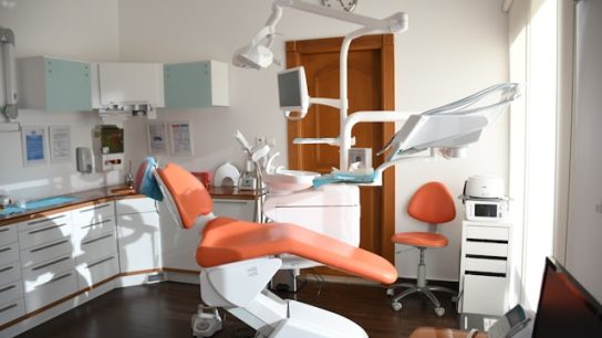 Ilustrasi klinik gigi jakarta